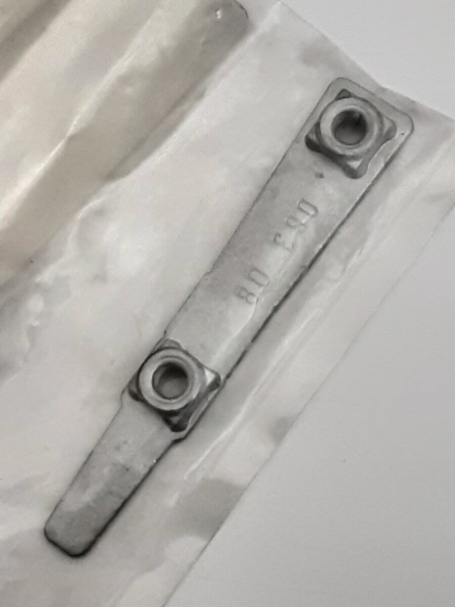 NEW GENUINE BMW 46717671229 FOOTREST RUBBER PAD RETAINER R1200 F800 03-12