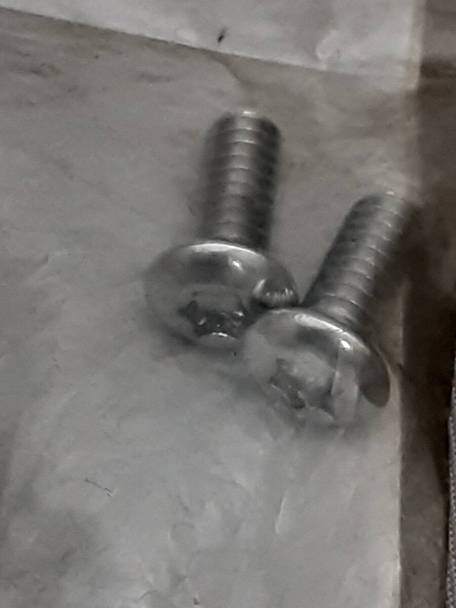 NEW GENUINE HARLEY DAVIDSON 94589-98 QTY2 10-24 x 1/2 Torx button head screw