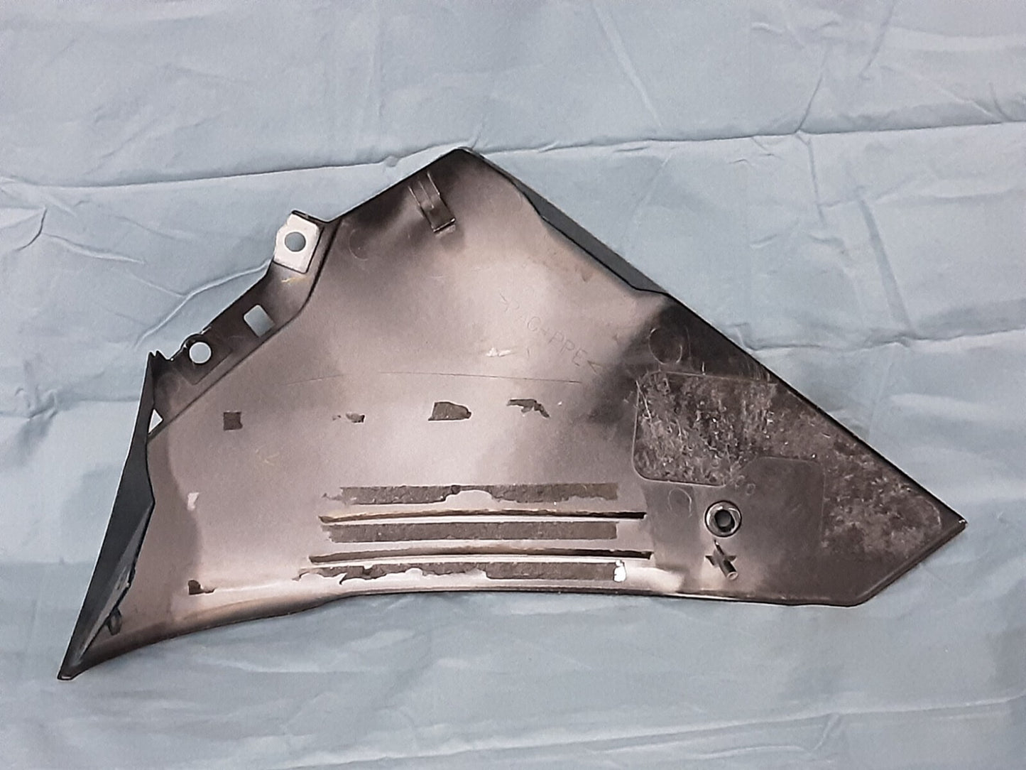 YAMAHA 14B-28395-00 FRONT, SIDE FAIRING COWLING YZFR1000 2000-2001