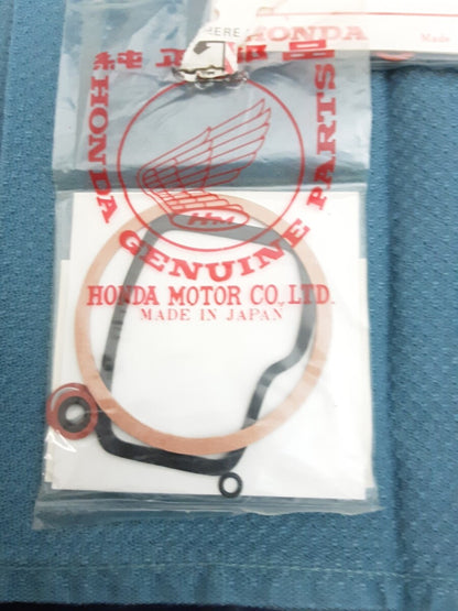 NEW HONDA 16010-346-004  NOS OEM GASKET SET CB450