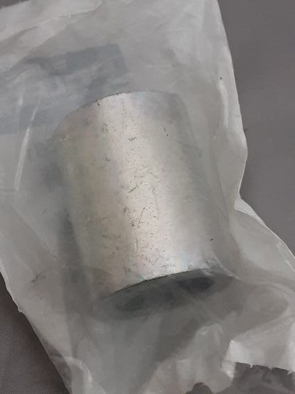 NEW GENUINE VICTORY 5631581 SPACER,RH,REAR WHEEL,250,PM HAMMER KINGPIN 05-14