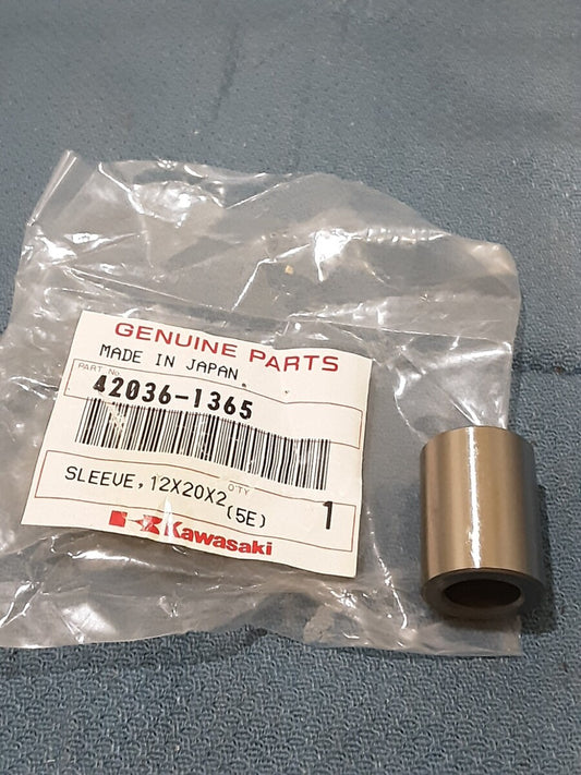 NEW GENUINE KAWASAKI 42036-1365 SLEEVE, 12X20X26.7 Prairie KVF650 KVF700 02-13