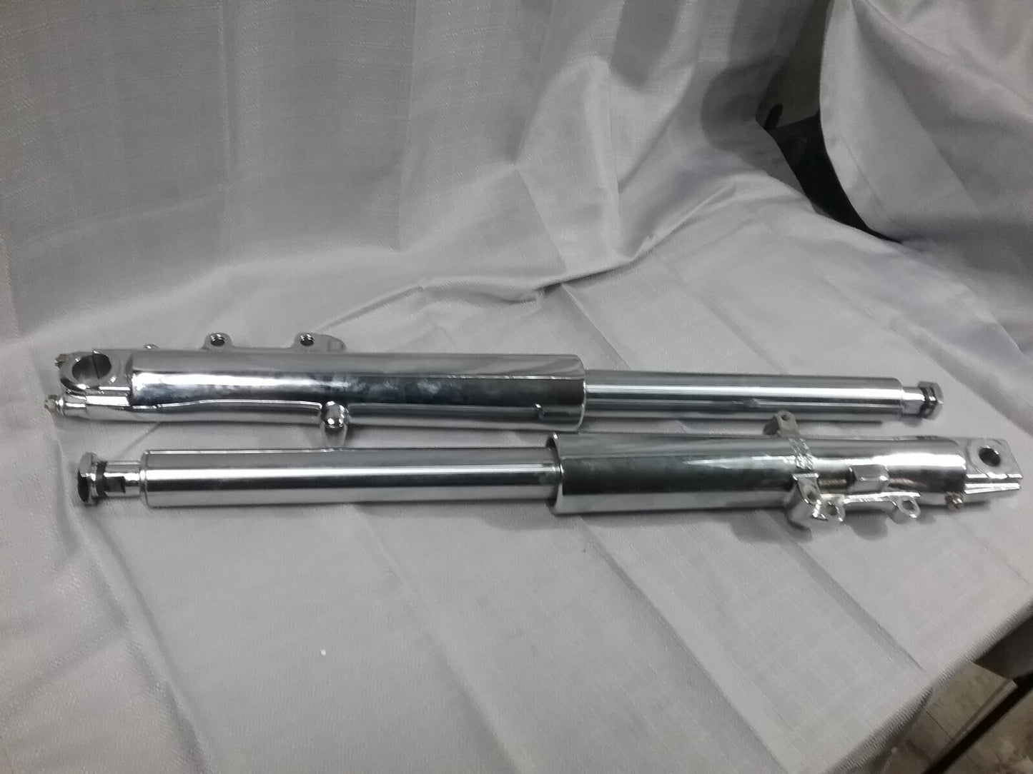 NEW V-TWIN MFG 24-1395/SHOWA G583 CHROME FORK SLIDER BIG TWIN HARLEY FLHR, FLHRC