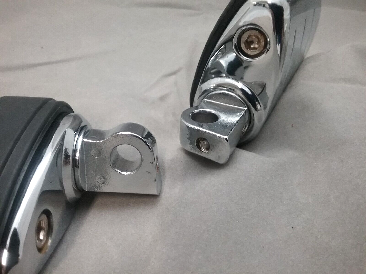 NEW KURYAKYN 7592 DUALLY TRIDENT ISO-PEGS FOR KURYAKYN MOUNTS ONLY SEE PICTURES