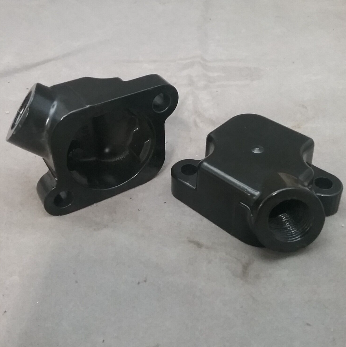 NEW QUICKSILVER 885599A1 THERMOSTAT COVERS MERCURY 200 225 250 300HP COVERS ONLY