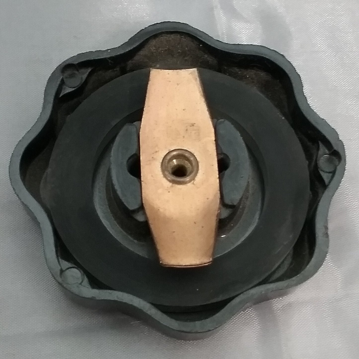 NEW QUICKSILVER 42764 OIL Cap