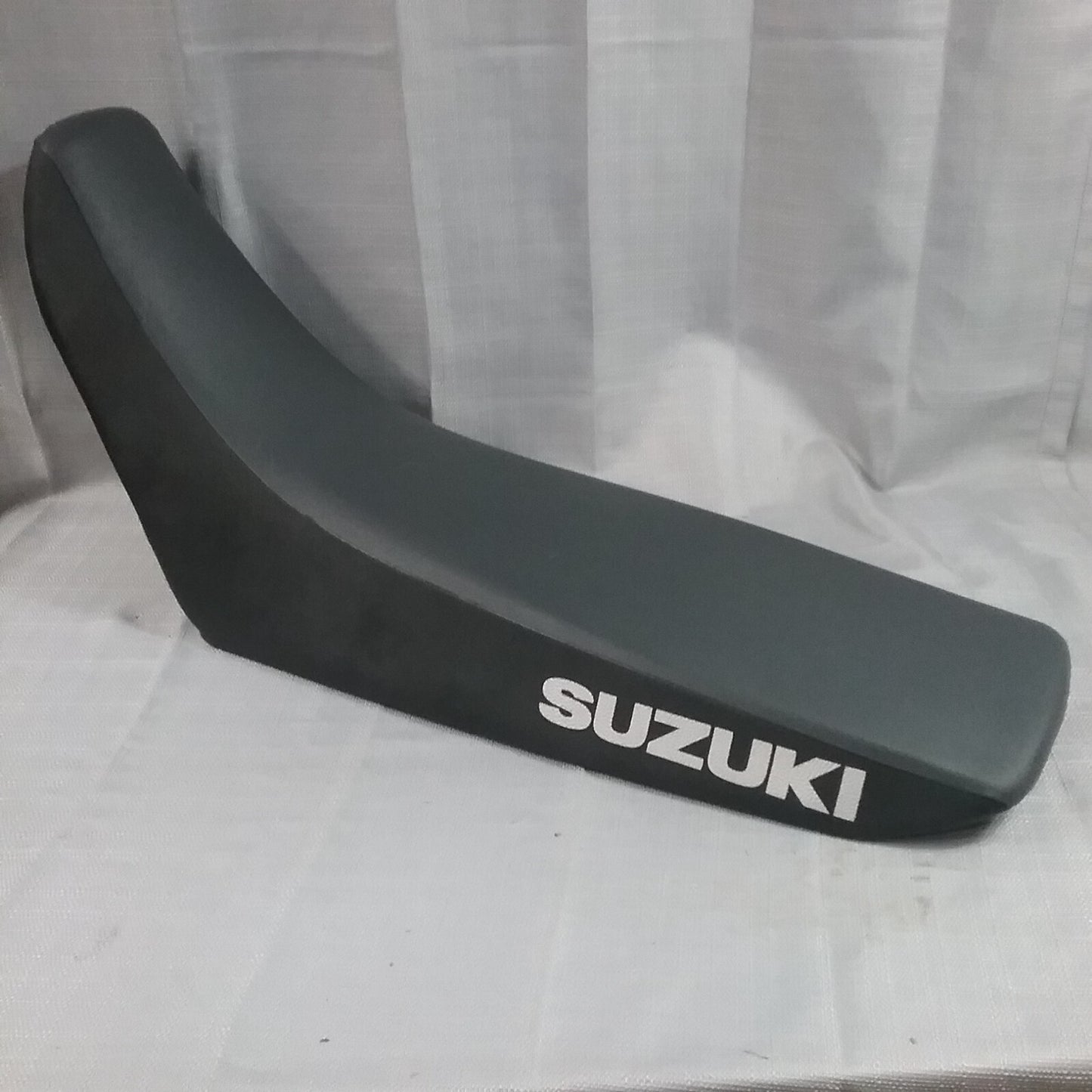 NEW GENUINE SUZUKI 45100-32340-BYD SEAT ASSEMBLY