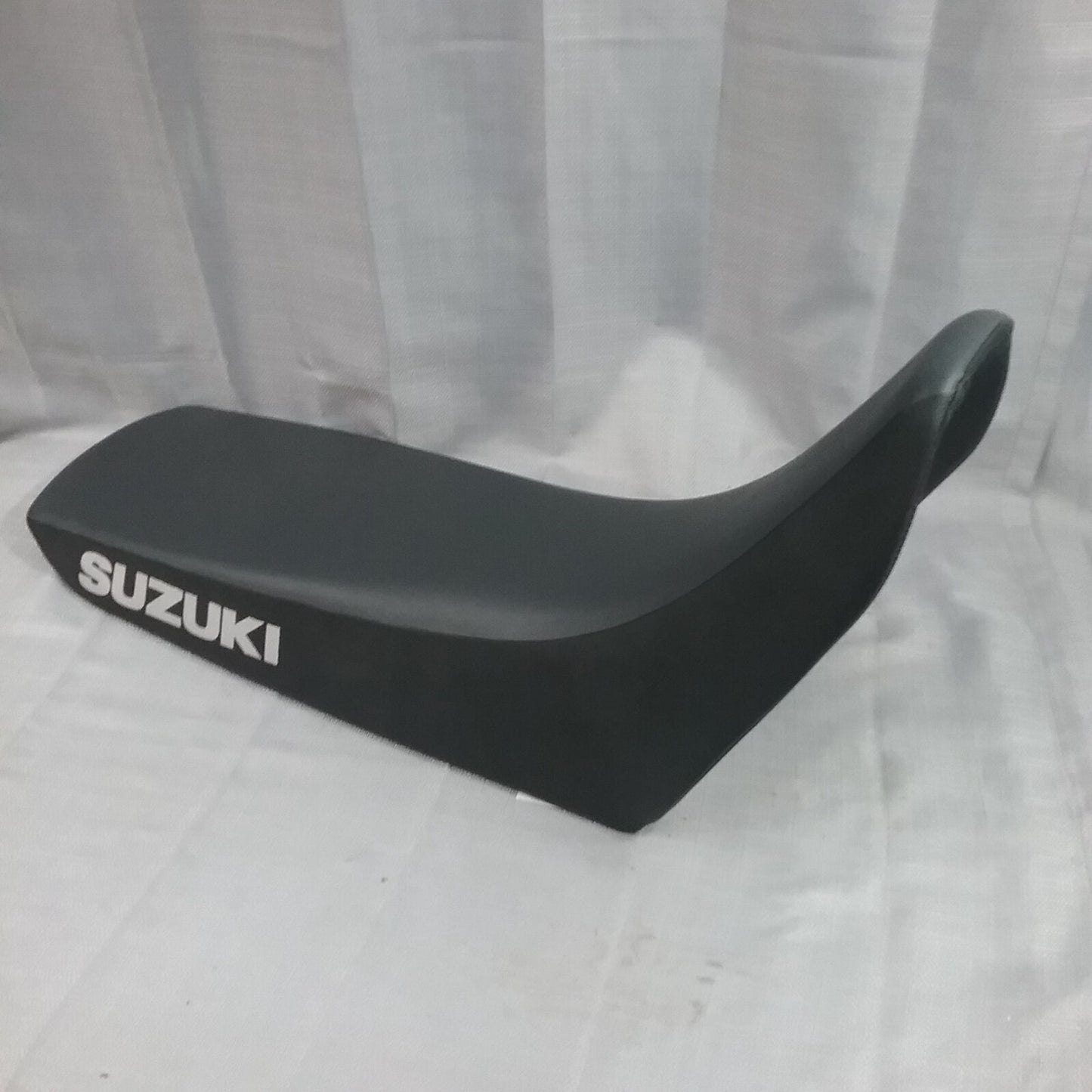 NEW GENUINE SUZUKI 45100-32340-BYD SEAT ASSEMBLY