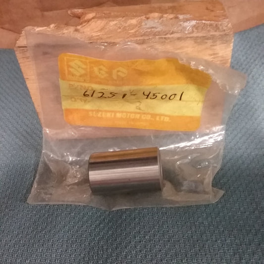 NEW GENUINE SUZUKI 61251-45001 SPACER, PIVOT BEARING GS550 1977-2007