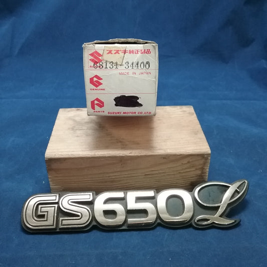 NEW GENUINE SUZUKI 68131-34400 EMBLEM FRAME COVER GS650GL 1981-1983