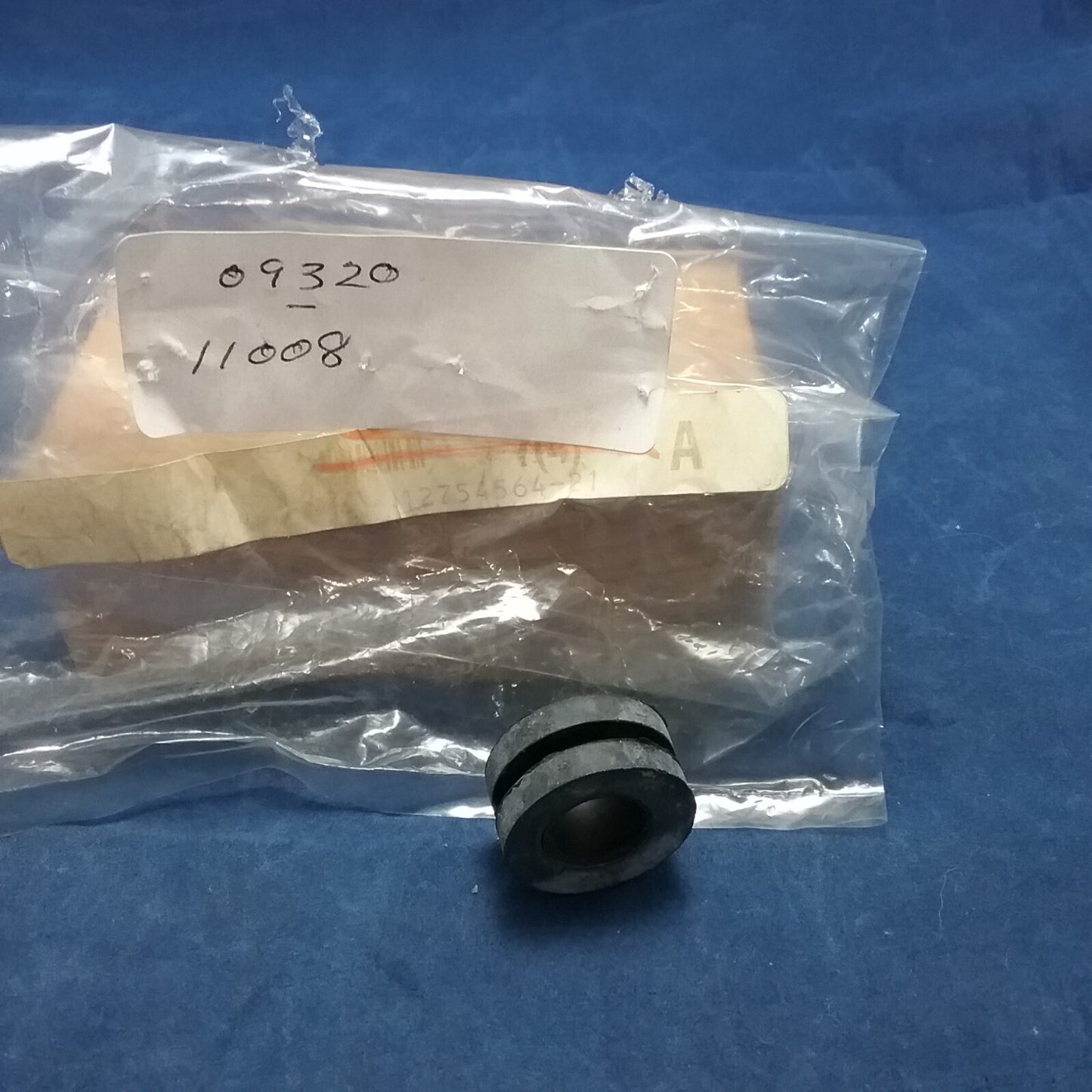 NEW SUZUKI 09320-11008 CUSHION, FRONT FENDER FRONT, FUEL TANK-FUEL COCK