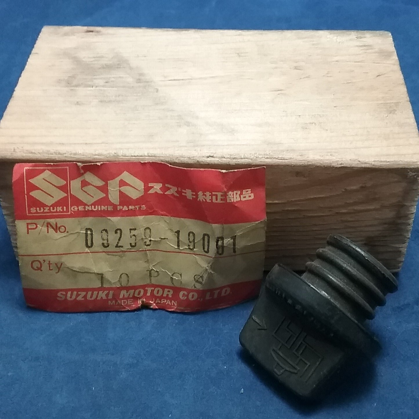 NEW GENUINE SUZUKI 09259-19001 PLUG, CRANKCASE