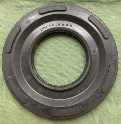 NEW GENUINE SUZUKI 09289-38001 OIL SEAL PISTON-CRANKSHAFT GT750