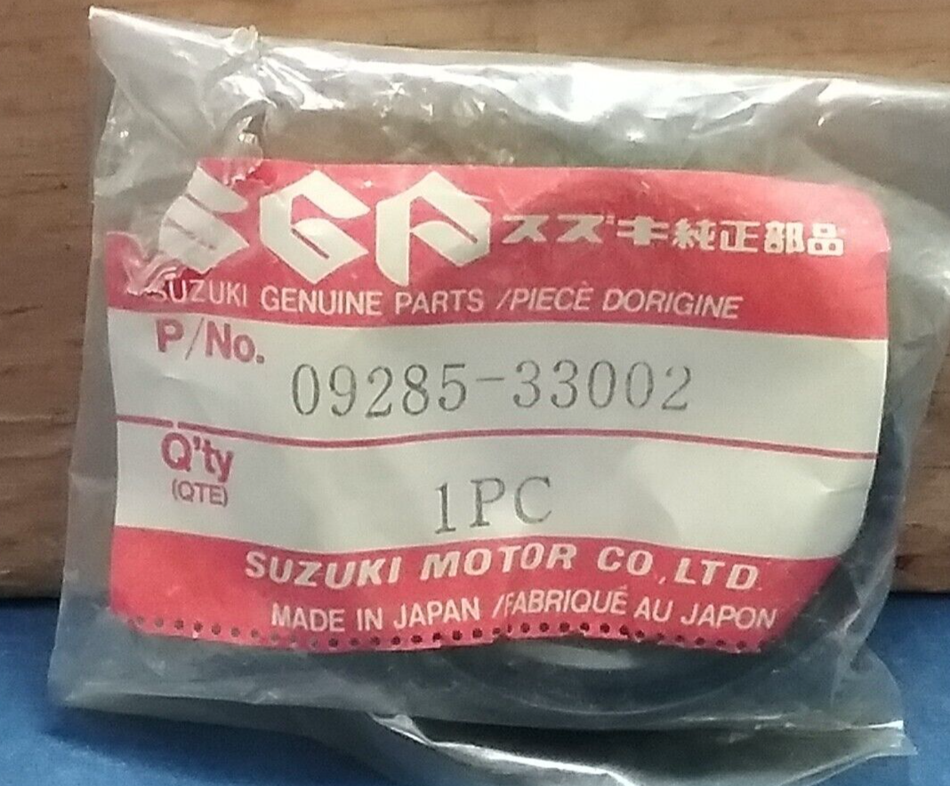 NEW GENUINE SUZUKI 09285-33002 DUST SEAL, OUTER REAR WHEEL, RH LT250