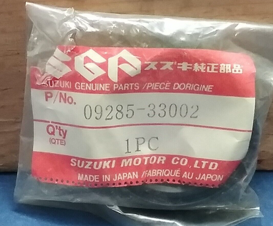 NEW GENUINE SUZUKI 09285-33002 DUST SEAL, OUTER REAR WHEEL, RH LT250