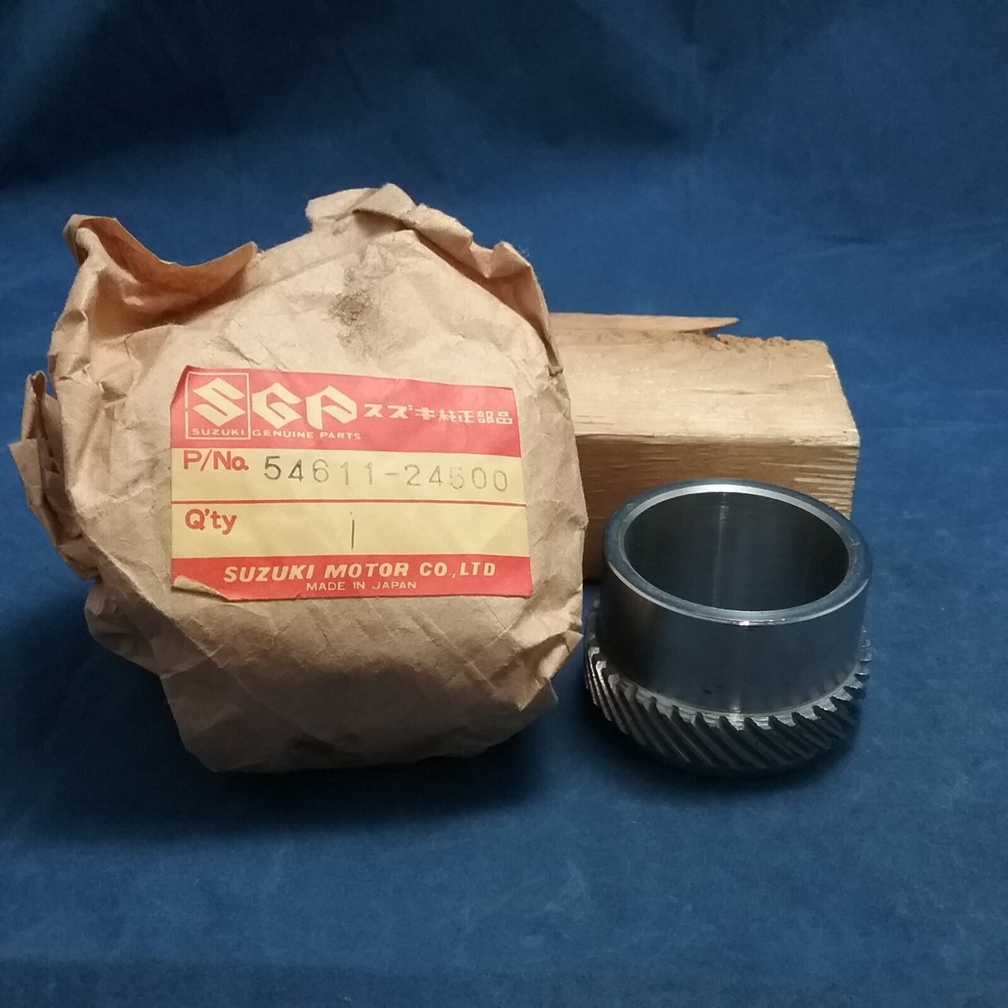 NEW GENUINE SUZUKI 54611-24500 REAR WHEEL SPEEDOMETER GEAR