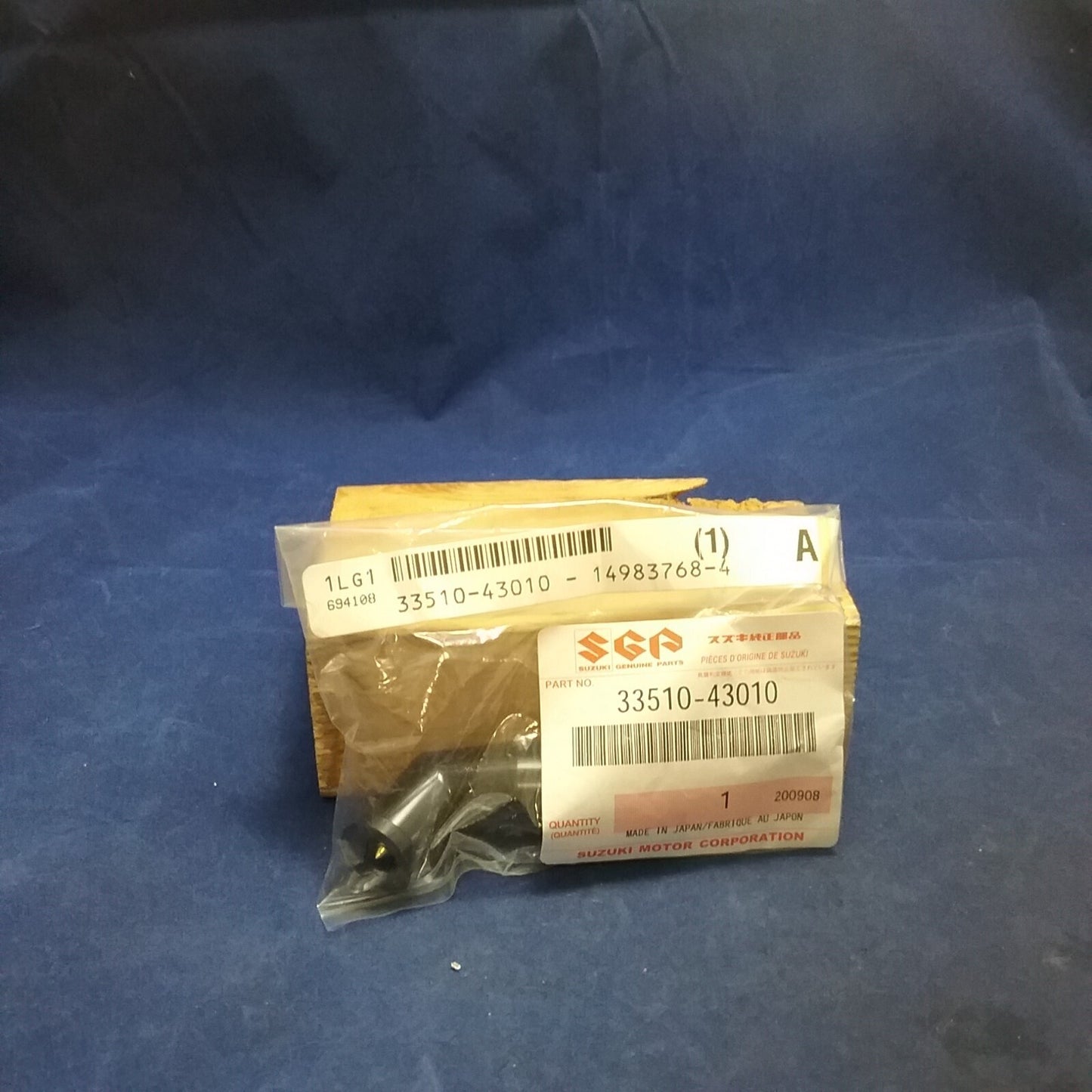 NEW GENUINE SUZUKI 33510-43010 CAP, SPARK PLUG GS400 GS550 GS750 GS1000