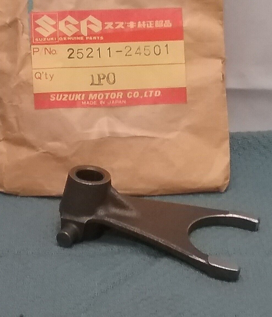 NEW GENUINE SUZUKI 25211-24501 GEAR SHIFT FORK QUADRUNNER LT250