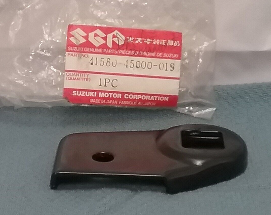 NEW GENUINE SUZUKI 41580-45000-019 BRACKET, RH TURN SIGNAL LAMP GS550 GS750