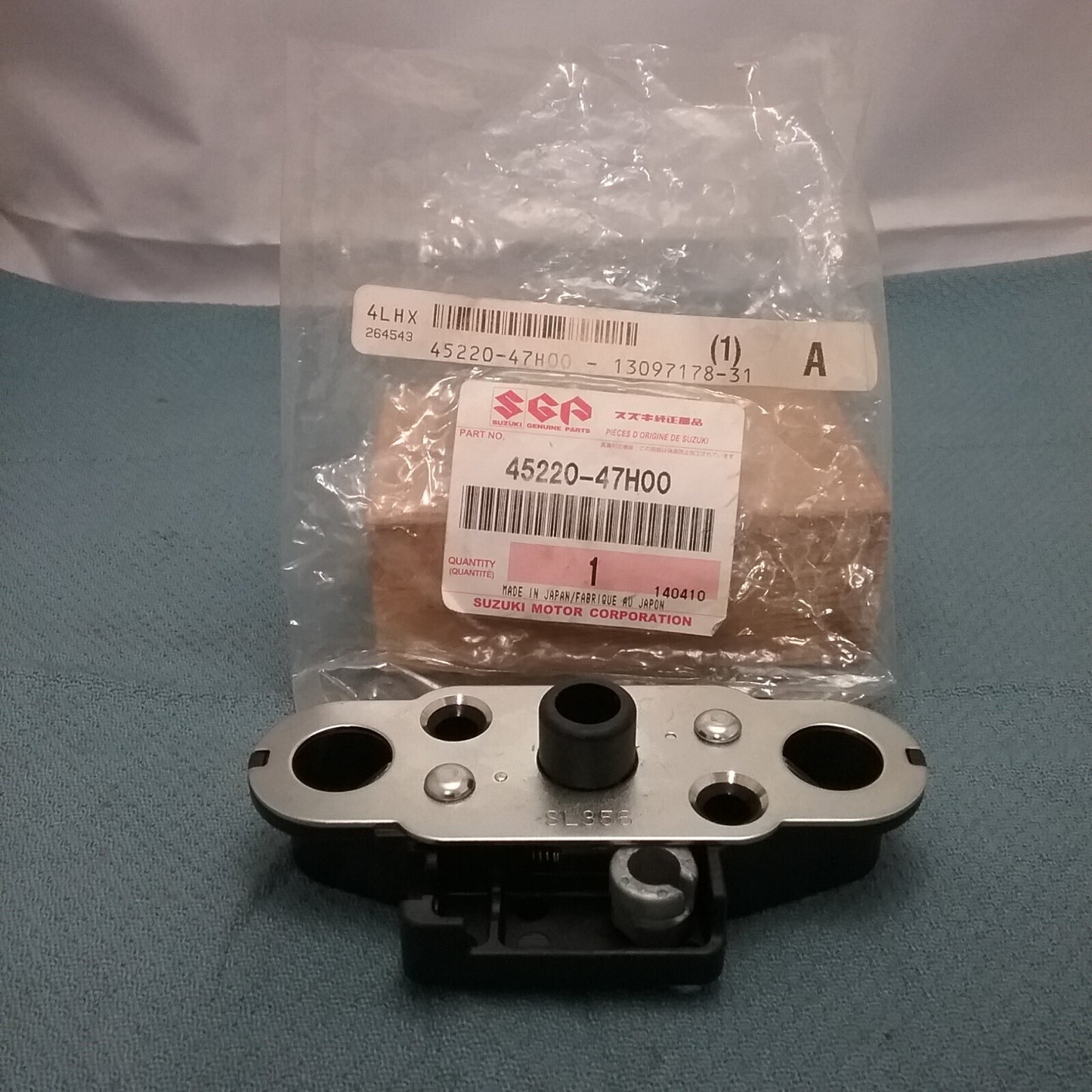 NEW GENUINE SUZUKI 45220-47H00 BRACKET, SEAT SUPPORT LT230 GSX1100 GSX750