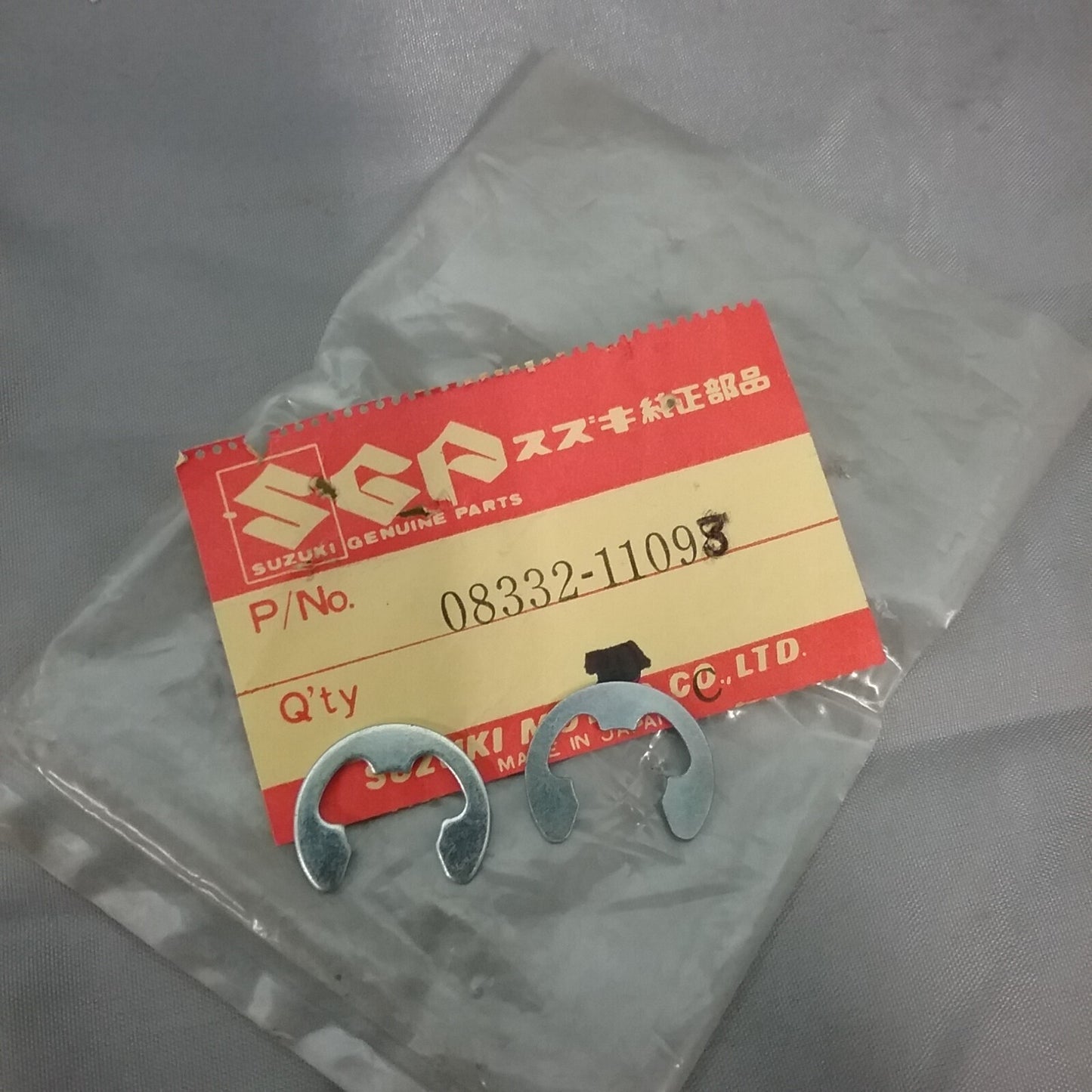 QTY 2 NEW GENIUNE SUZUKI 08332-11093 E-RING, BUSH T20 TC250