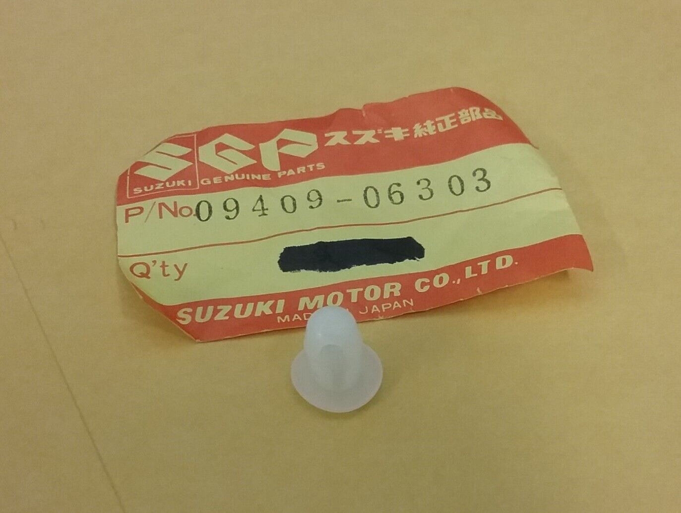 NEW GENUINE SUZUKI 09409-06303 HEADLAMP HOUSING CLIP FZ50