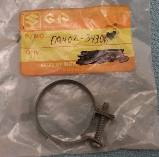 NEW SUZUKI 09402-34306 CLAMP, CARBURETOR SIDE RM50