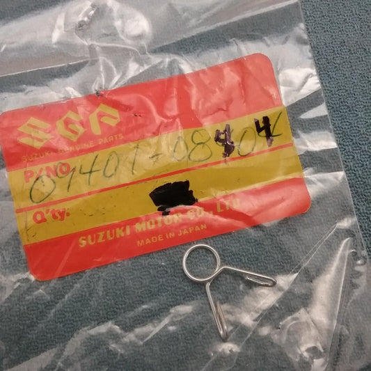 NEW SUZUKI 09401-08404 BATTERY CLIP  GS550, E