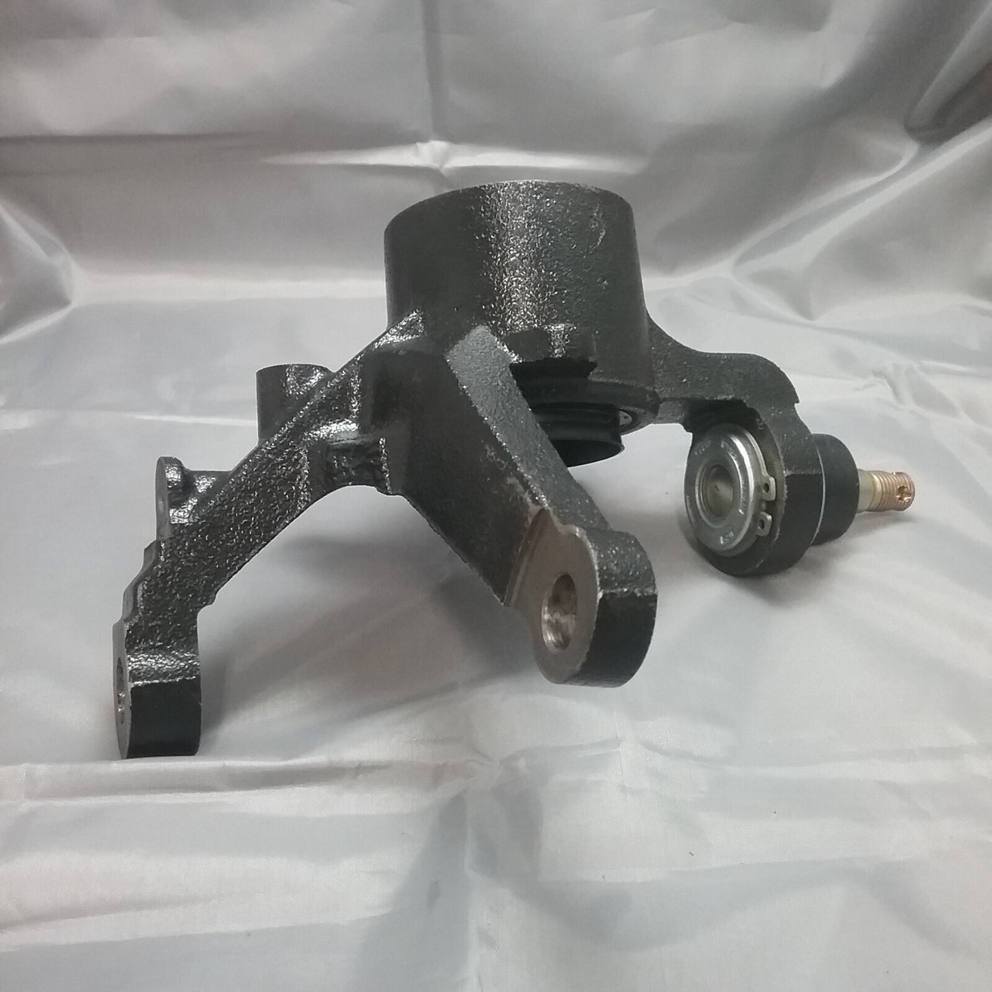 NEW GENUINE YAMAHA 5ND-F3502-00 STEERING KNUCKLE ASSEMBLY (RIGHT)