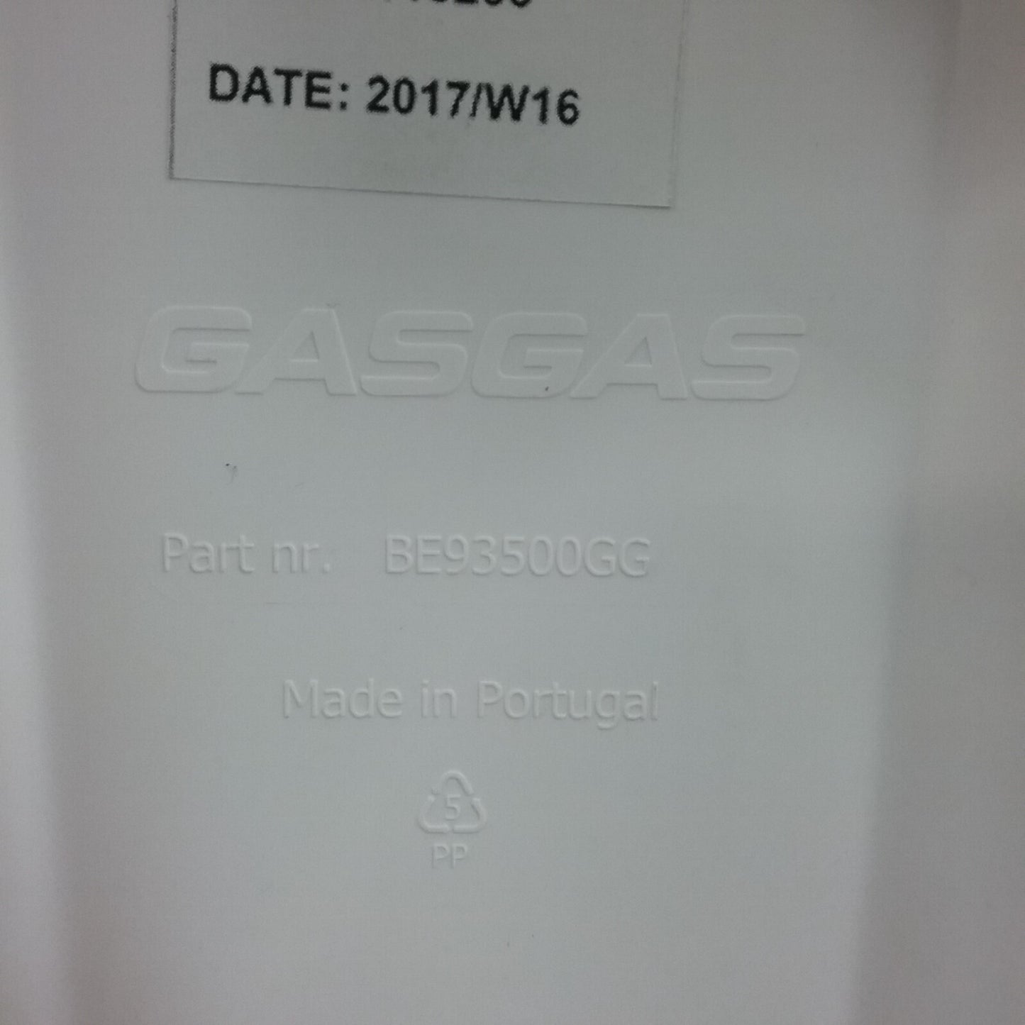 NEW GASGAS BE93500GG-CLJ-1 REAR FENDER (WHITE) WITH DECAL EC 2018