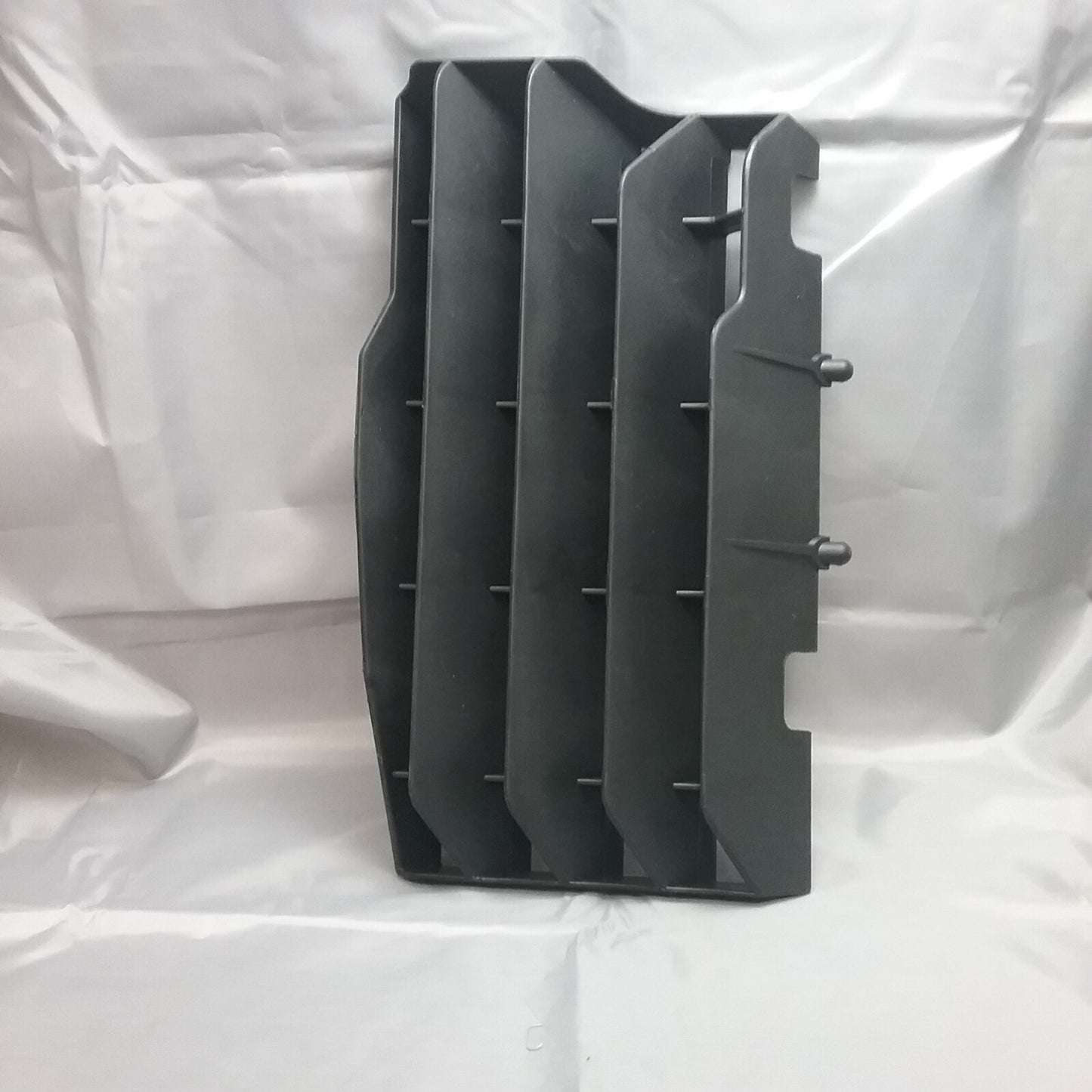 NEW GAS GAS BE73050GG-CLJ-1 RIGHT RADIATOR GRILL BLACK