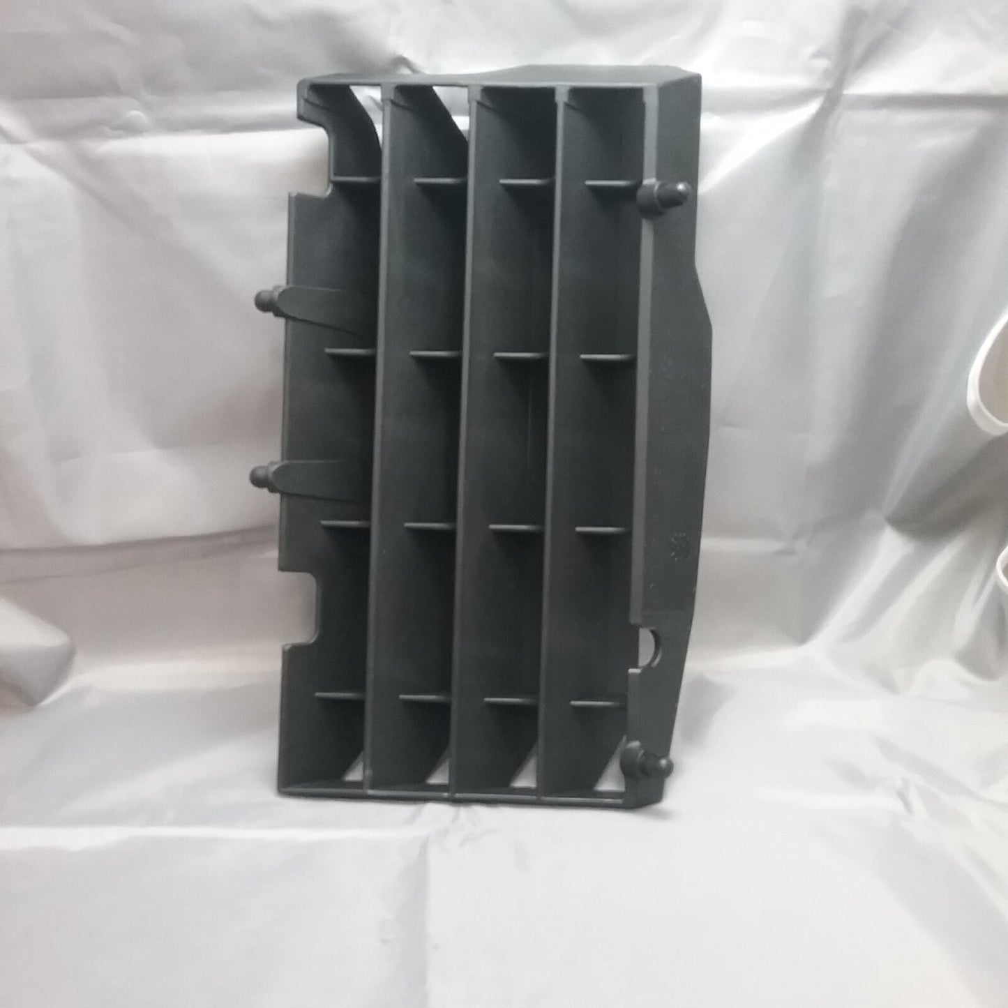 NEW GAS GAS BE73050GG-CLJ-1 RIGHT RADIATOR GRILL BLACK