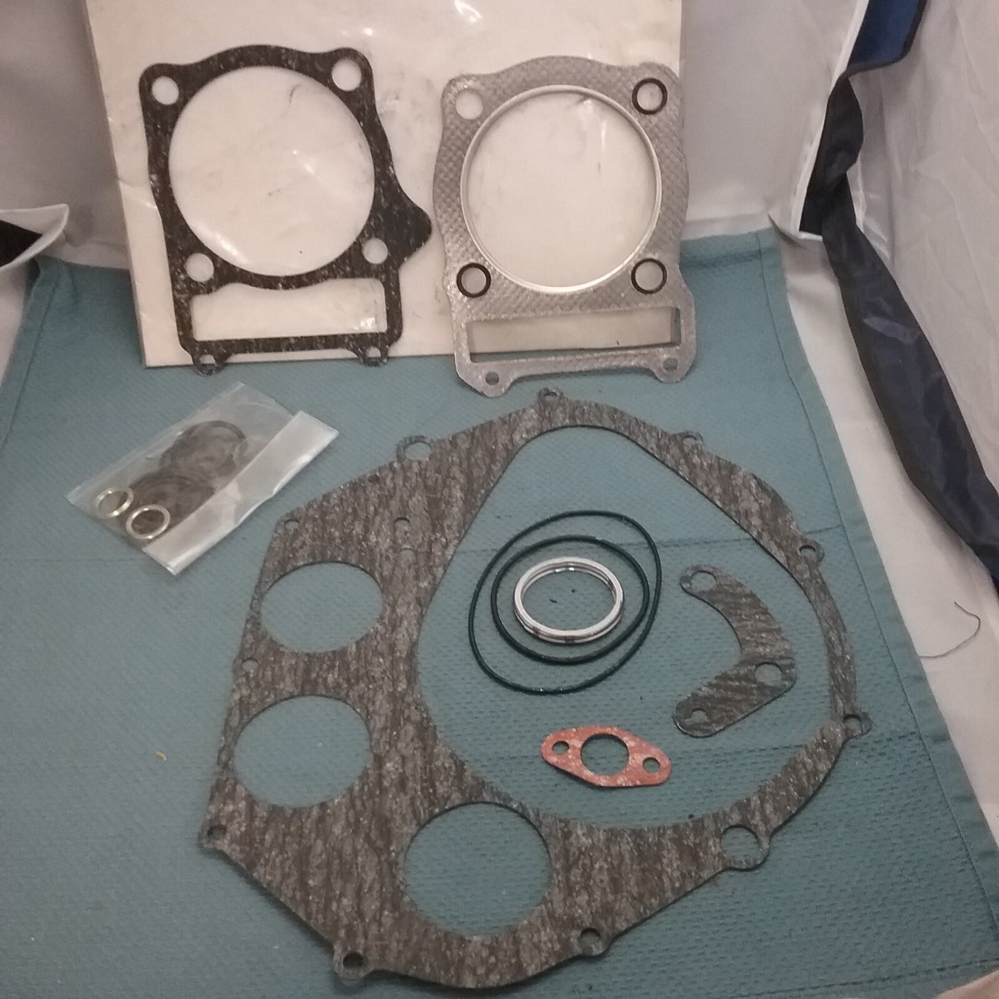 NEW SUZUKI 11400-37822 ENGINE GASKET KIT