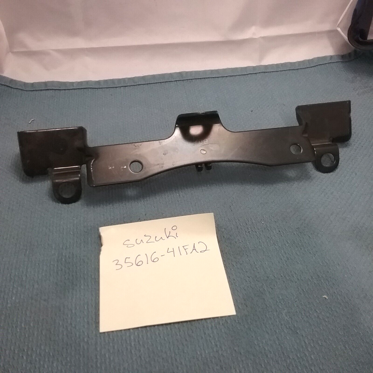 NEW SUZUKI 35616-41FA2 BRACKET 2004-2020 BOULEVARD C50T