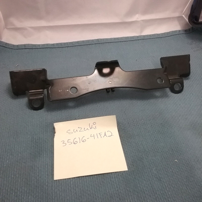 NEW SUZUKI 35616-41FA2 BRACKET 2004-2020 BOULEVARD C50T