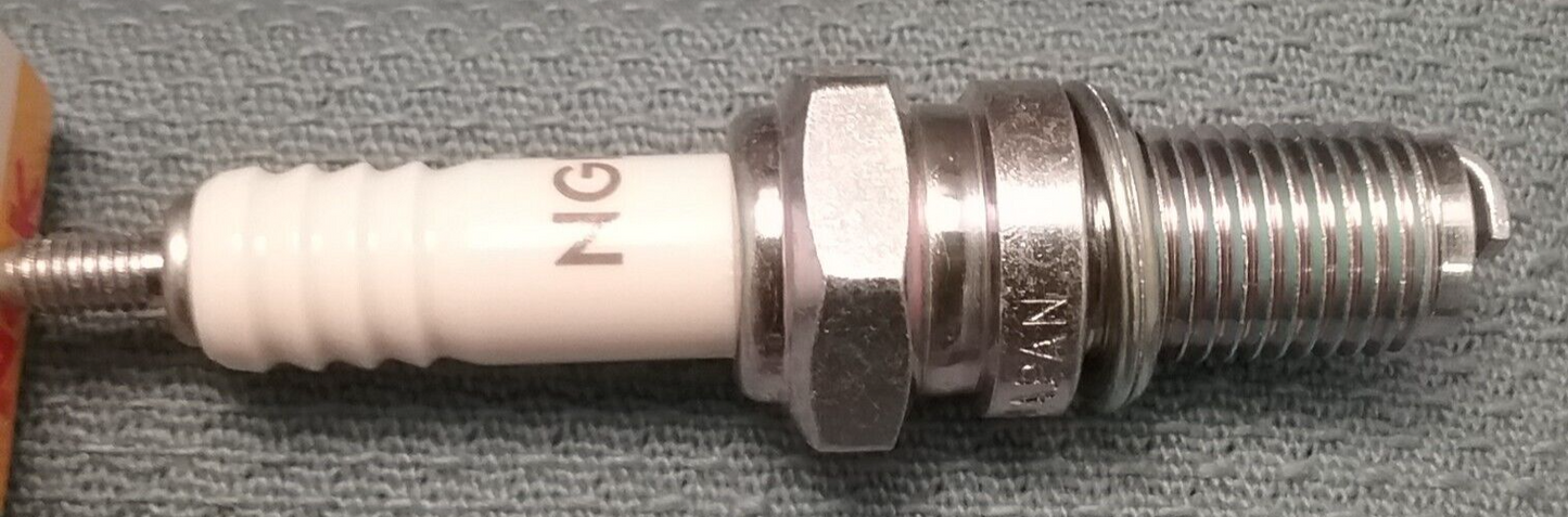 QTY 2 NEW NGK D8EA SPARK PLUG REPLACES KAWASAKI 92070-1011, #2120, 1984-1999