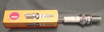 QTY 2 NEW NGK D8EA SPARK PLUG REPLACES KAWASAKI 92070-1011, #2120, 1984-1999