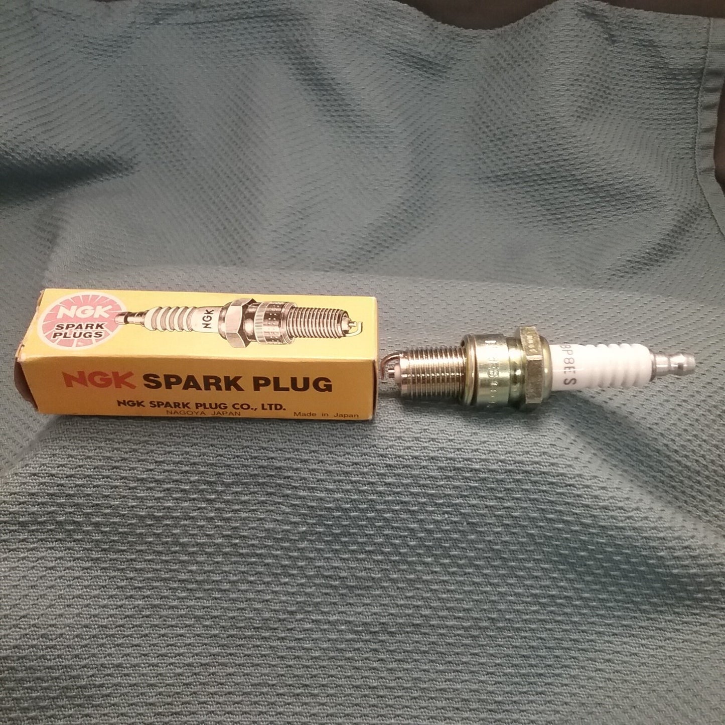 QTY 2, NEW NGK BP8ES SPARK PLUG REPLACES KAWASAKI 92070-1140, #2912, 1988-1989