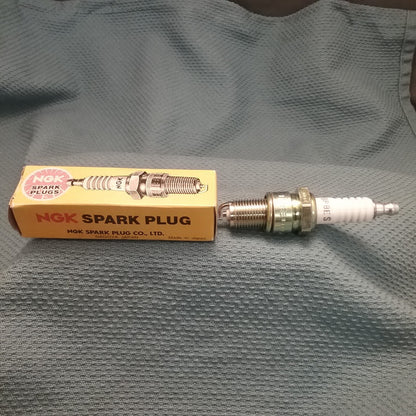 QTY 2, NEW NGK BP8ES SPARK PLUG REPLACES KAWASAKI 92070-1140, #2912, 1988-1989