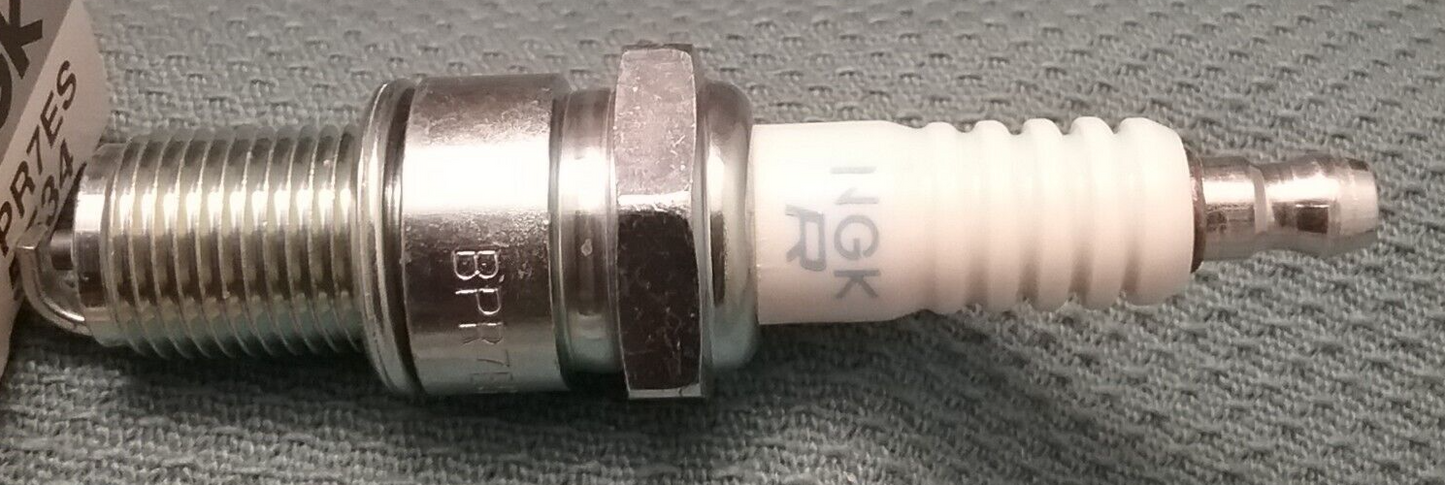 QTY 2 NEW NGK BPR7ES SPARK PLUG REPLACES KAWASAKI 92070-1027, #5534, 1984-1988
