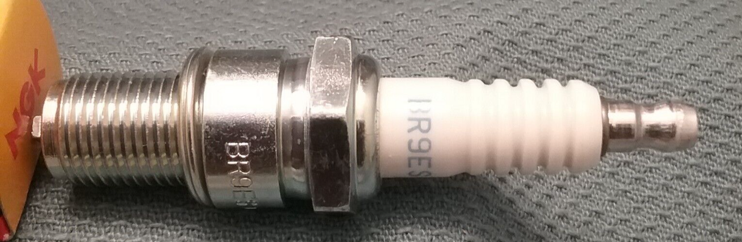 QTY 2, NEW NGK BR9ES SPARK PLUG REPLACES KAWASAKI  #5722, '84-06