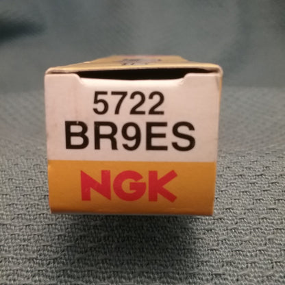 QTY 2, NEW NGK BR9ES SPARK PLUG REPLACES KAWASAKI  #5722, '84-06