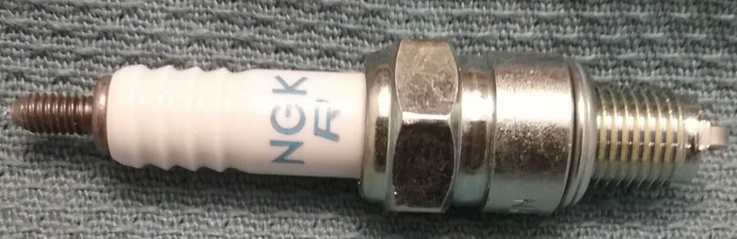 QTY 2, NEW NGK CR7HS SPARK PLUG #7223