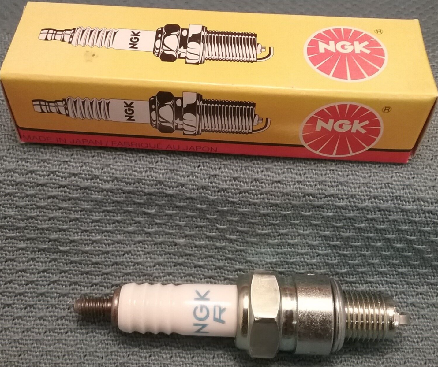 QTY 2, NEW NGK CR7HS SPARK PLUG #7223