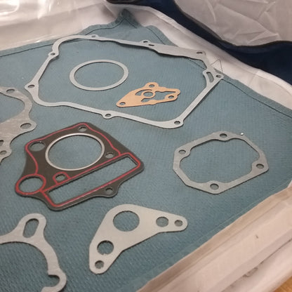NEW SSR A00256-13-00 ENGINE GASKET SET