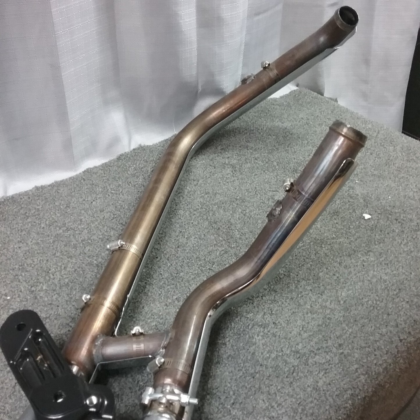 VANCE & HINES DUAL EXHAUST SYSTEM W/ HD BRACKET 65500106 & HEAT SHIELDS SOFTAIL