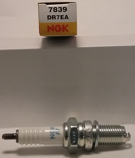 QTY 2, NEW NGK DR7EA Nickel Spark Plug 7829 KAWASAKI 92070-1165 92-06