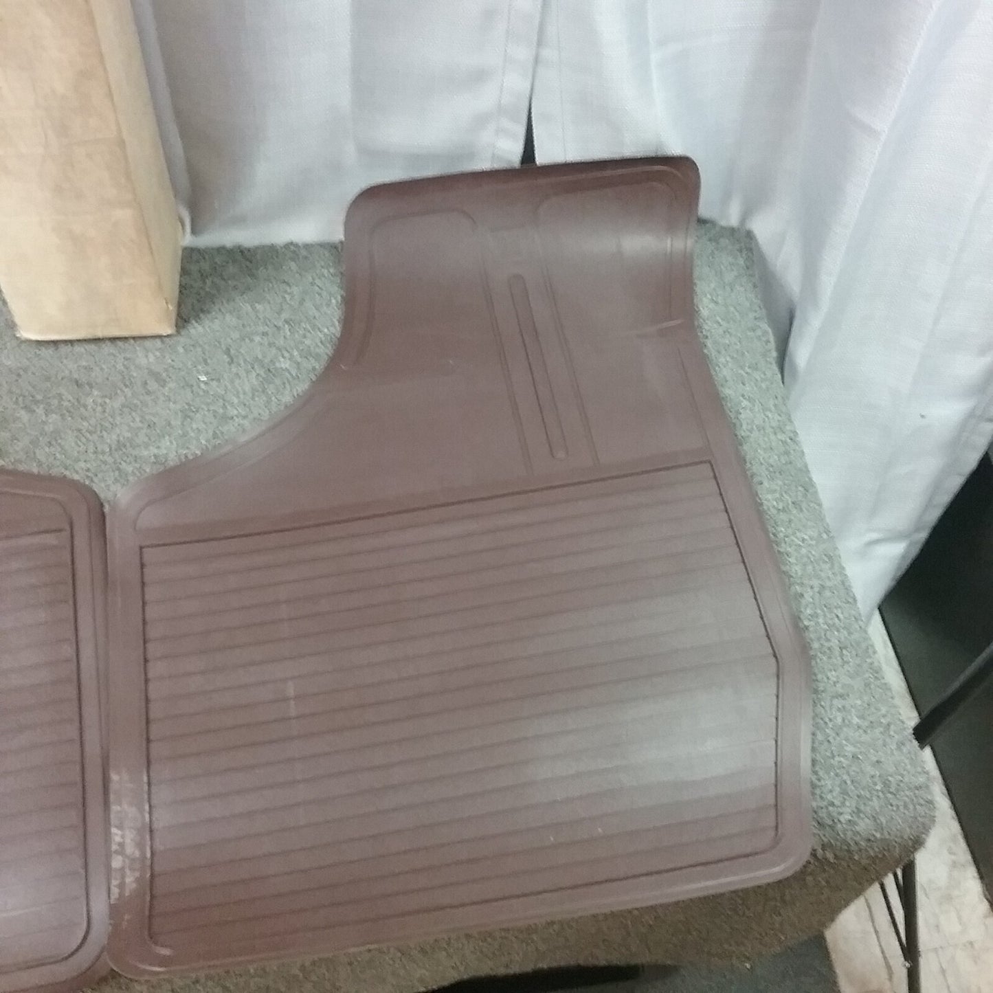 NEW GENIUNE GM 996267 FRONT CONTOUR RUBBER FLOOR MATS