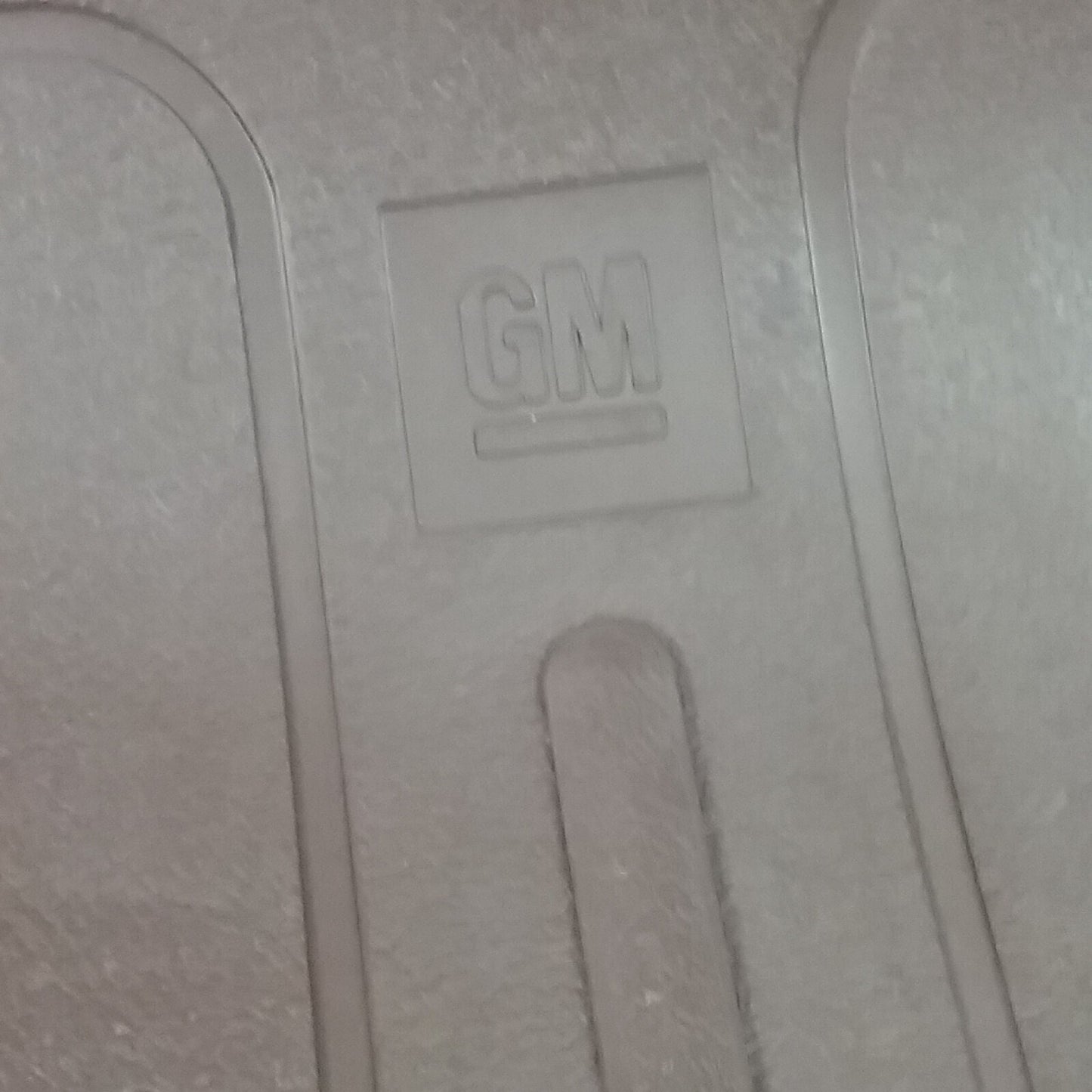 NEW GENIUNE GM 996267 FRONT CONTOUR RUBBER FLOOR MATS