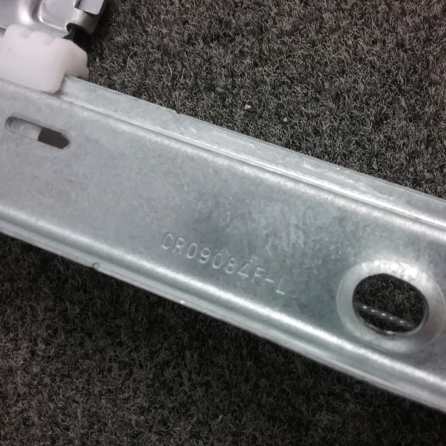 NEW GENIUNE GM 19120095 FRONT DRIVER SIDE POWER WINDOW REGULATOR WITHOUT MOTOR